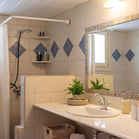 Trip's House: με θέα στη θάλασσα. Ambelas